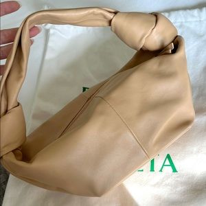 Bottega mini double knot almond color